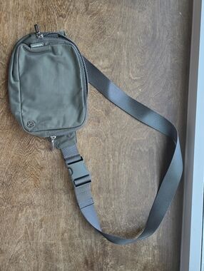 Lululemon Everywhere Belt Bag